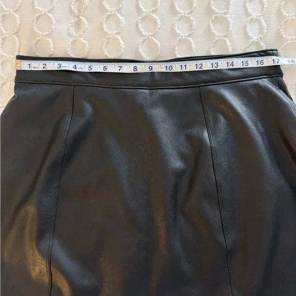 SPANX Black Leather Like mini skirt - Picture 4 of 7